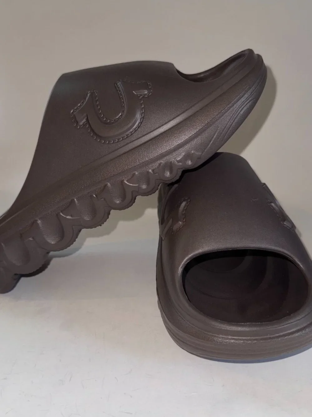 True Religion Mens Slides Horseshoe Logo Chunky Sandals